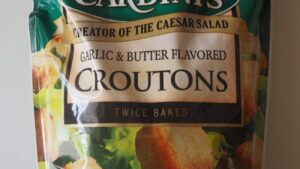 コストコ「CARDINI'S CROUTONS（クルトン）」ガーリックが効いていてサラダがすすむ！すすむ！