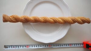 コストコ「ツイストチュロス」長さ36cmもあって100円（税込）はお得！フードコートの不動の人気メニュー♪