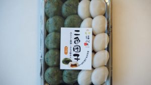 コストコ「福べぇ 二色団子 20個」期待を裏切らないおいしさ♪花見のおともに♪みたらし醤油＆よもぎ粒あんがたまらない！