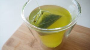 コストコ「カークランド 緑茶ティーバッグ 100袋」伊藤園コラボ商品で安定の味＆品質♪値段比較あり。驚きの緑茶効果♪