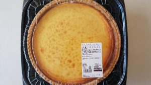 コストコ「トリプルチーズタルト」直径30cm！巨大チーズケーキが1280円！リピ買い必至の人気商品。