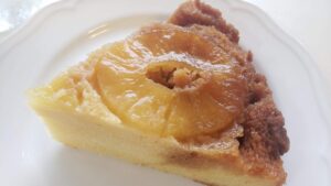 コストコ「パイナップルアップサイドダウンケーキ」1ホールで5000kcal！疲れが吹き飛ぶ甘さがgood！
