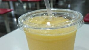 [2017年新商品]コストコ「国産かんきつスムージー」大人も満足のフードコートメニュー♪